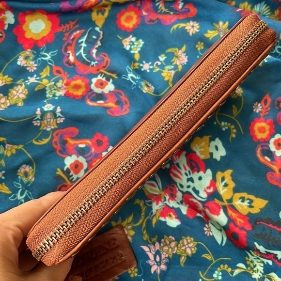 Brand New Genuine Leather Brown Wallet Gold Tone Vintage Studs Zip Around Wallet - Picture 5 of 13